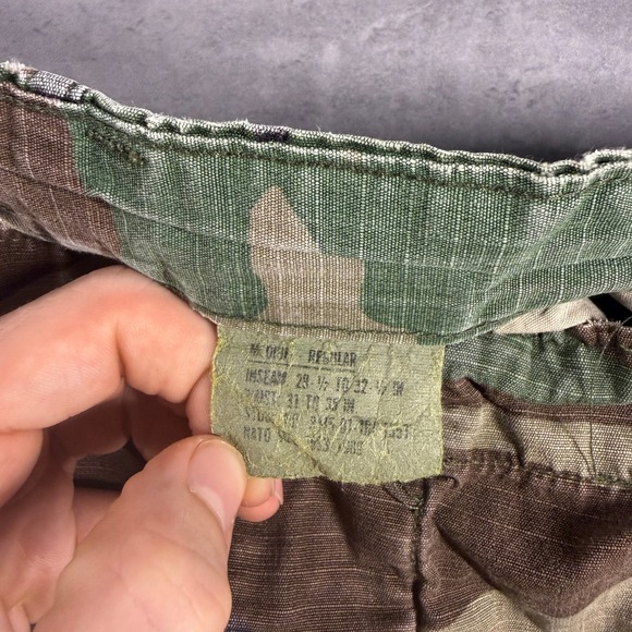 Vintage US Military Cargo Pants Mens 33x30 Woodland Camo Distressed Trousers - Picture 2 of 12
